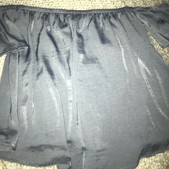 Off the shoulder American Eagle top - Picture 2 of 3